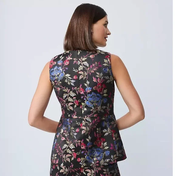 Ann Taylor - Floral Jacquard Crew Neck Top in Iconic Red - Size 6 NWT - Picture 3 of 8